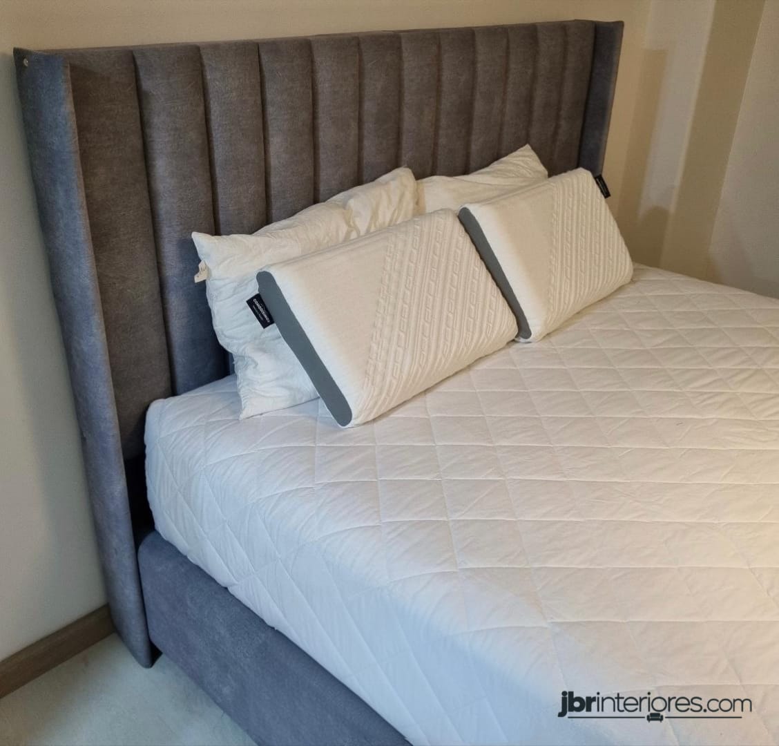 Cama Ligne de Lujo con Paneles Verticales