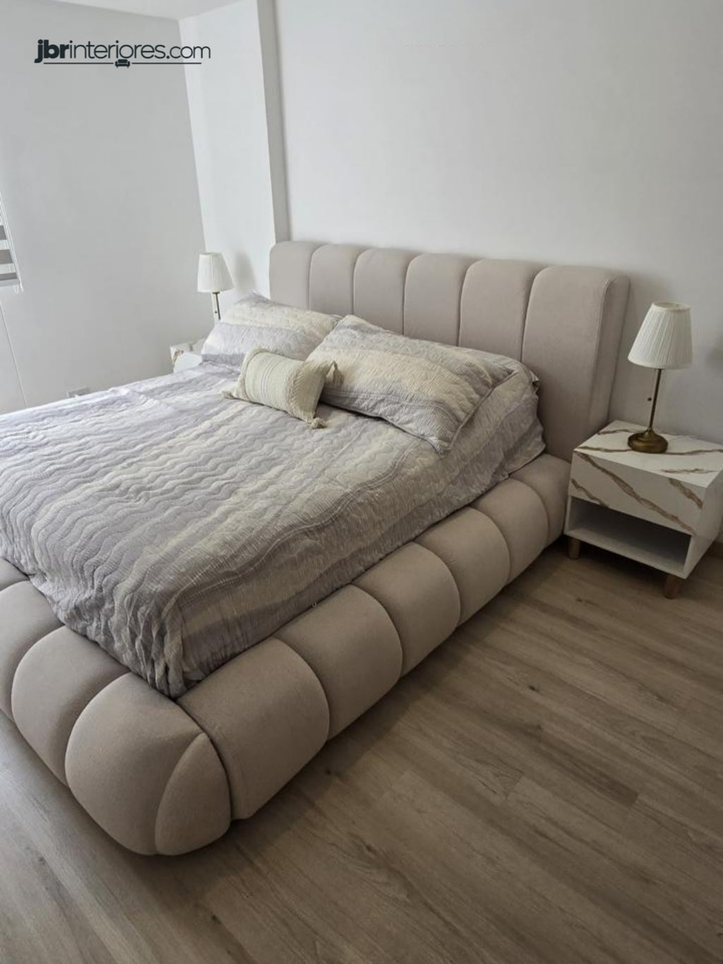 Cama Nube Omega | Espaldar Grueso y Diseño Curvo