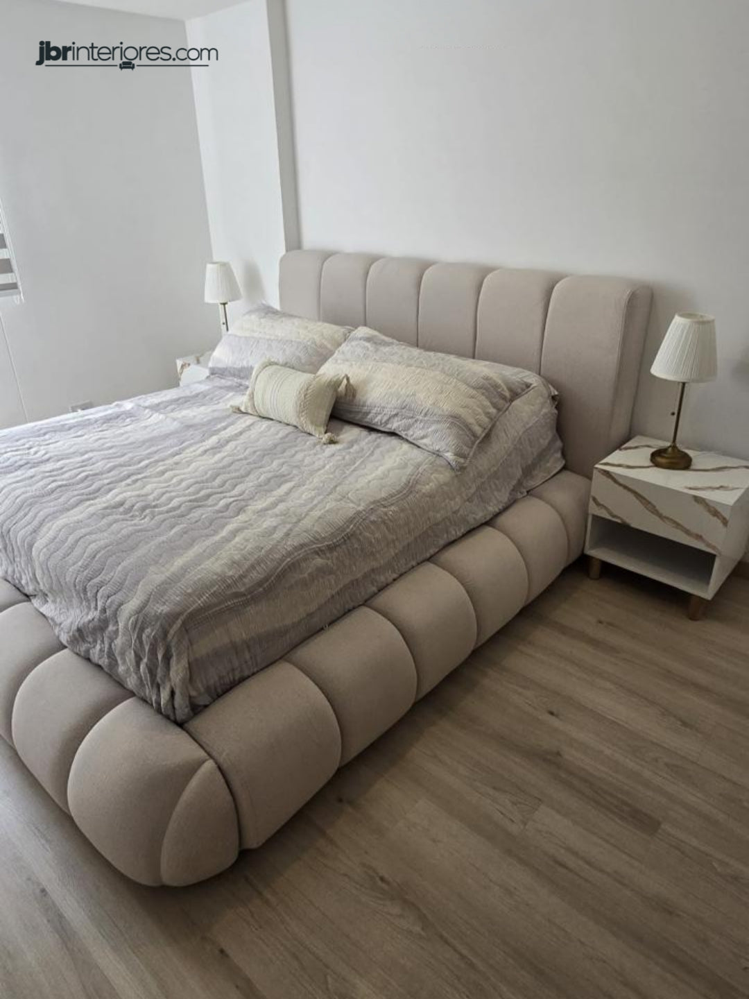 Cama Nube Omega | Espaldar Grueso y Diseño Curvo
