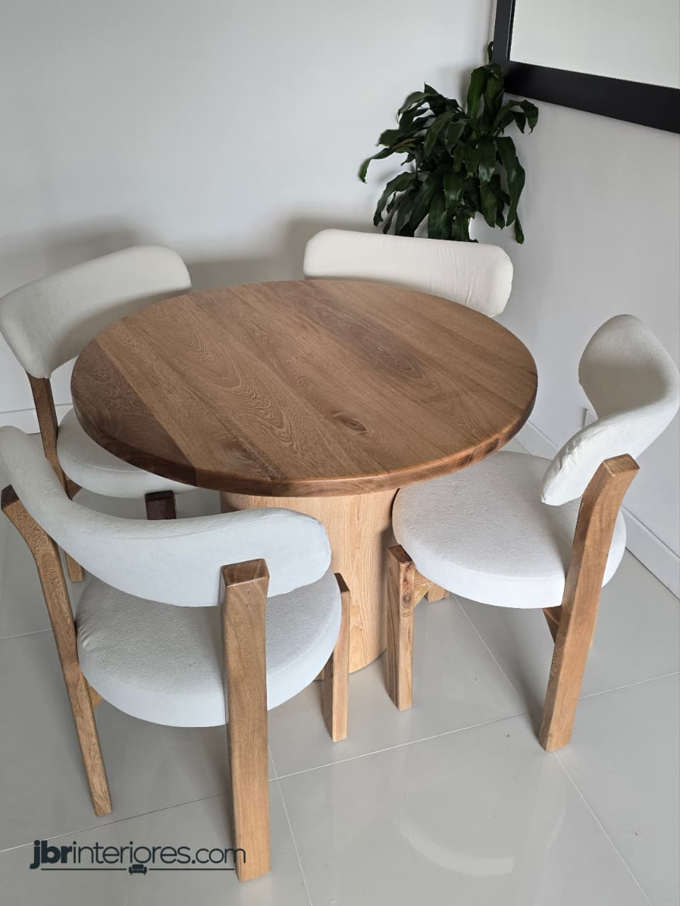 Comedor Redondo Encuentro JBR en Roble – Minimalista de 4 Puestos.⠋