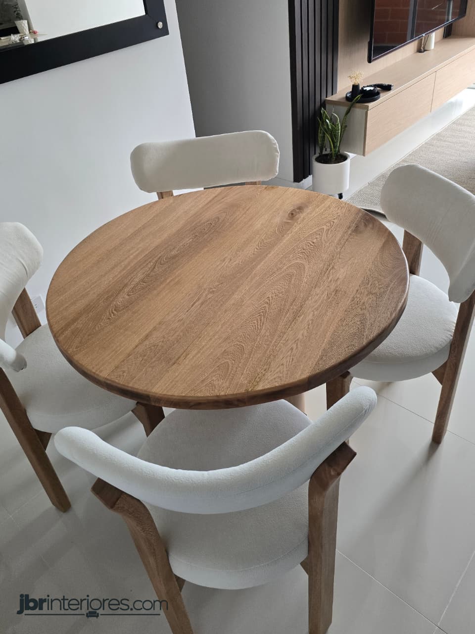 Comedor Redondo Encuentro JBR en Roble – Minimalista de 4 Puestos.⠋