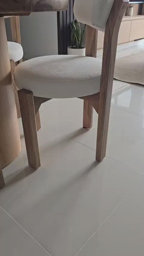 Comedor Redondo Encuentro JBR en Roble – Minimalista de 4 Puestos.⠋